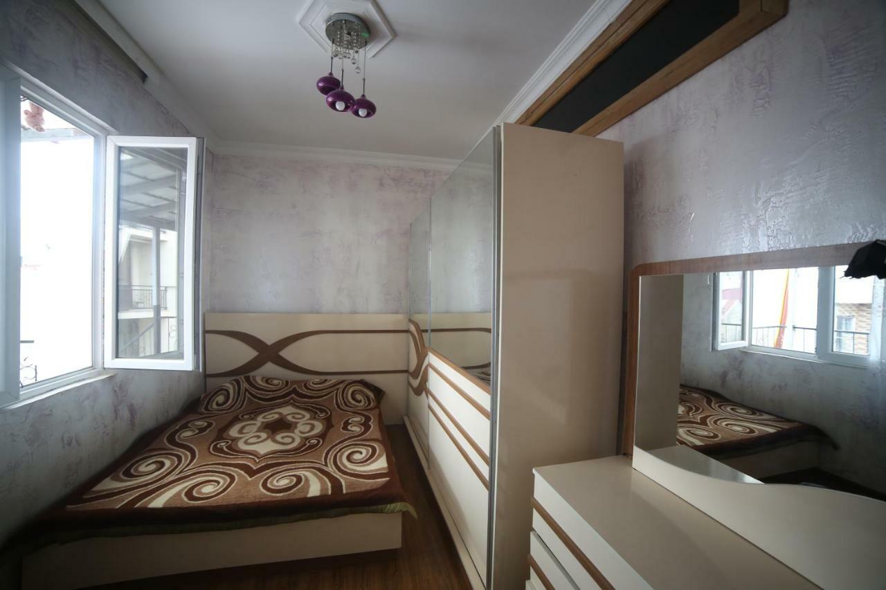 Makvalas Apartment In Batumi Centre Ngoại thất bức ảnh